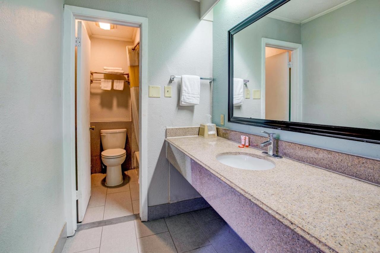 Oyo Hotel Lake Charles La I-10 Extérieur photo