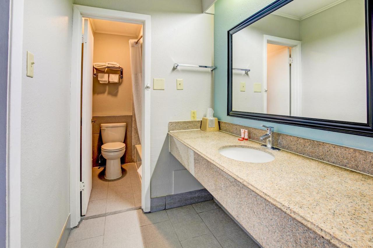 Oyo Hotel Lake Charles La I-10 Extérieur photo