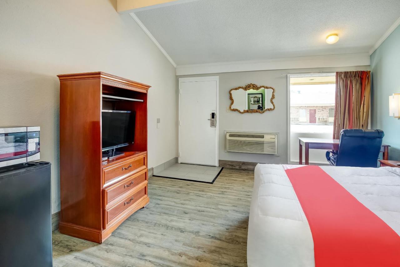 Oyo Hotel Lake Charles La I-10 Extérieur photo