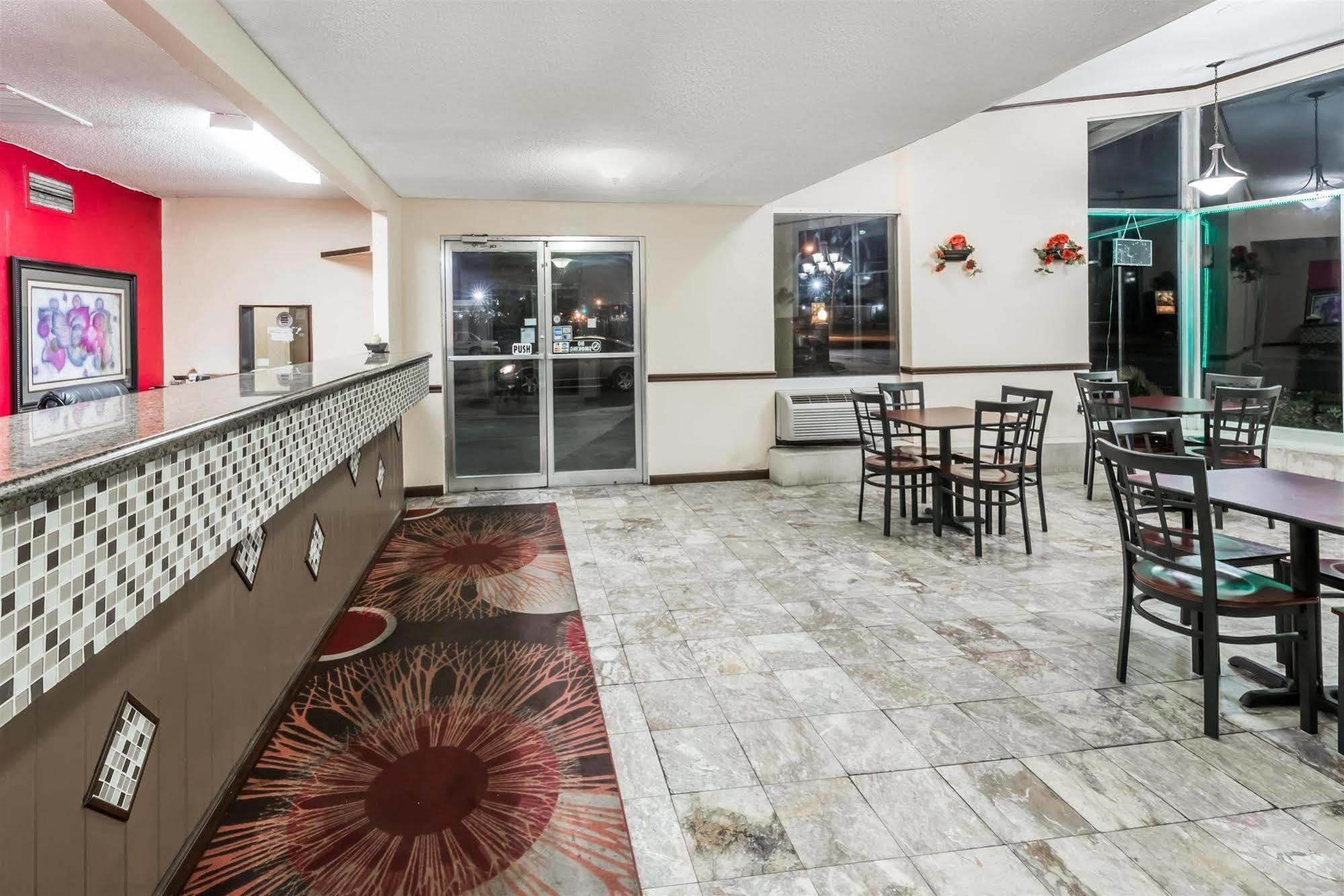 Oyo Hotel Lake Charles La I-10 Extérieur photo